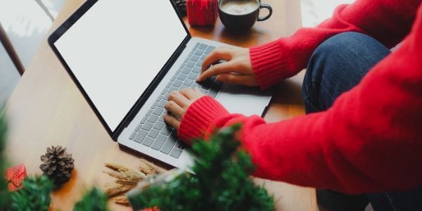 zakenvrouw met behulp van computer